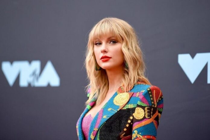 Taylor Swift Biography, Age, Height, Weight