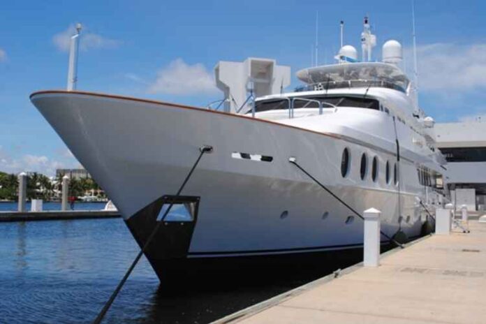 4 Great Benefits of Chartered Yacht Trips